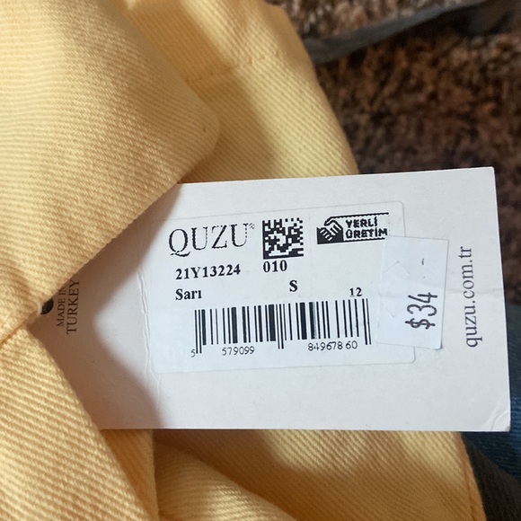 Quzu, light yellow cute buckle pleated shorts, size small - Picture 5 of 5